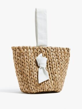 Pamela Munson Petit Isla Bahia Basket